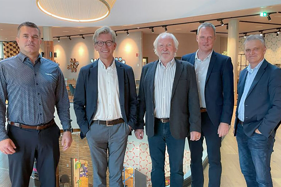 På bildet ser vi fra venstre, Ronny Øvrevik, divisjonsdirektør divisjon Kysten i Bravida Norge, Tore Bakke adm. dir. Bravida Norge, Magnus Thunestvedt, storkundeansvarlig i Thunestvedt-konsernet, Roy Sætre, adm. dir. Magnus M. Thunestvedt, og Stian Søhoel, direktør M&A og kommunikasjon Bravida Norge.