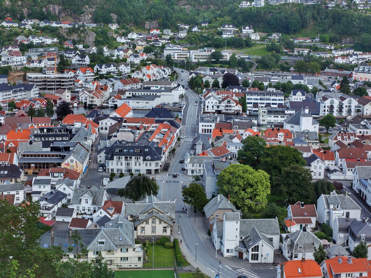 Oversiktsbilde over Flekkefjord by fra Lilleheia.