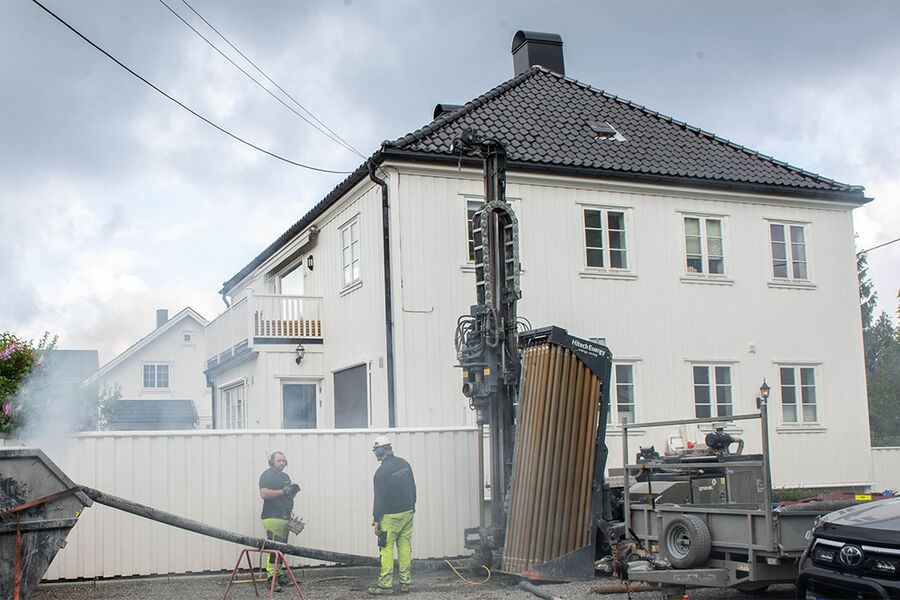 Revidert energiemerkeordning for bygninger skal ta hensyn til hva slags energi en bygning forsynes av. Foto: Norsk Varmepumpeforening