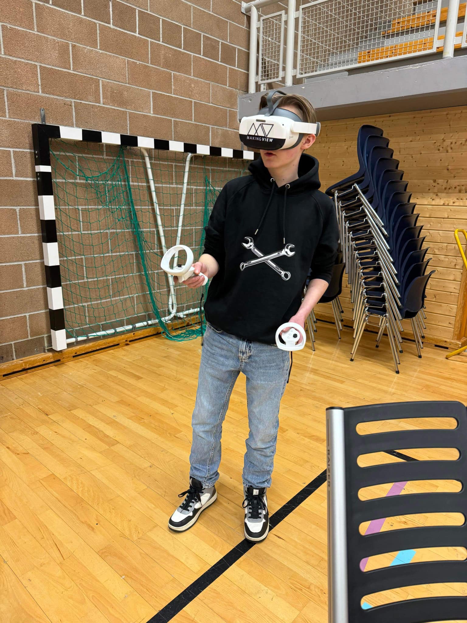 På bildet: Besøkende fikk prøve VR-brillene til Helse og mestring
