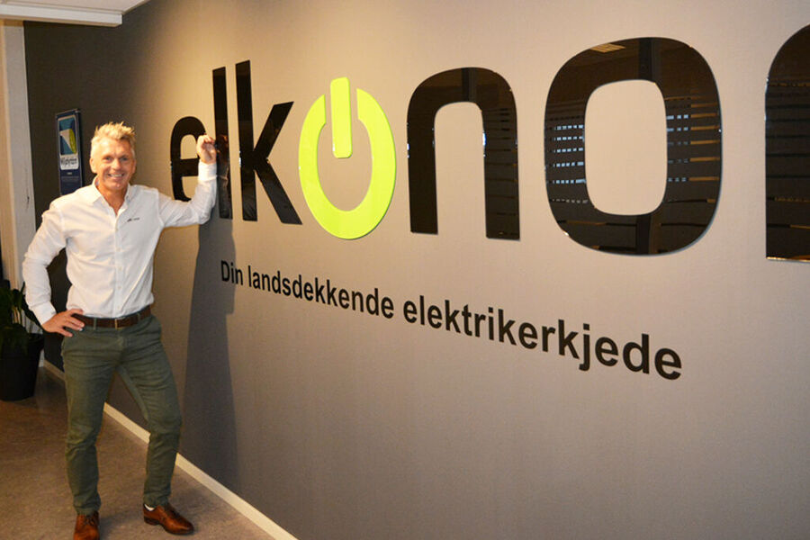 Elkonor er en landsdekkende medlemseid og medlemsstyrt elektrikerkjede med over 195 uavhengige elektrikerbedrifter. 14. februar samler kjeden nær 150 lærlinger til faglig påfyll og hygge på Gardermoen. – Vi vil vise at vi verdsetter våre lærlinger, og at de er fremtidens elektrikere, sier kjedens daglige leder Baard-Espen Hansen.