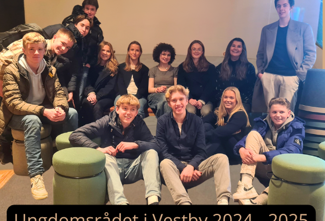Bilde av 14 personer som er med i Ungdomsrådet i Vestby