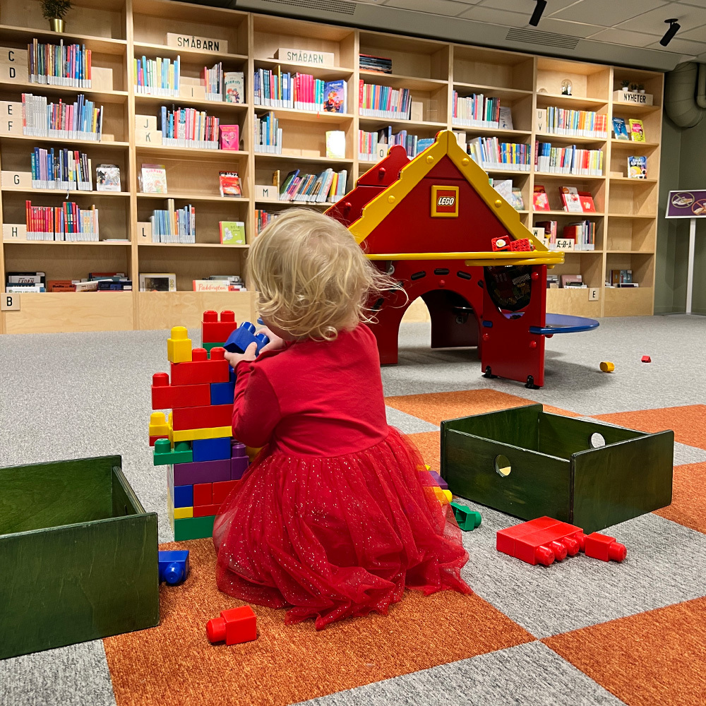 Hyggelig barneavdeling på Lillehammer bibliotek