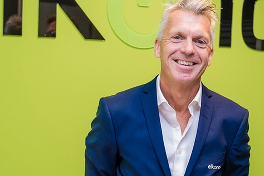 - Nå gir vi mer gass enn noen gang for å kunne holde posisjonen som en ledende elektrikerkjede, sier Elkonors daglige leder Baard-Espen Hansen. 