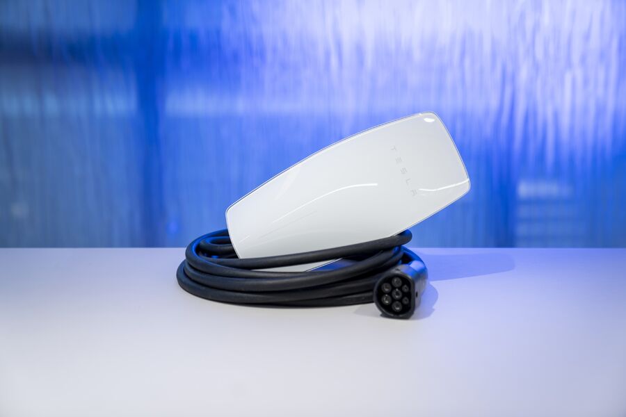 Teslas ladeboks Wall Connector 3 må ha jordfeilvern type B for å kunne installeres i henhold til NEK 400 i Norge. Foto: Tesla. 