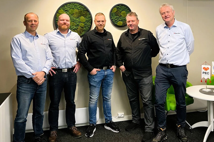 Billy Bjerkan har vært i selskapet i 17 år, og har siden han ble daglig leder tatt grep for å utvide produkt- og tjenestespekteret. Det krever innsikt og kompetanse, derfor stiller de med fem ansatte på årets teknologikonferanse. På bildet ser vi fra venstre: Walter Fossberg, Billy Bjerkan, Robin Martinsen, Knut Wittingsrud og Ståle Limseth.