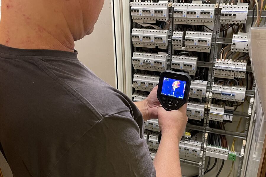 FLOW Bredesen Elektro er blitt sertifisert innenfor NEK 405, og kan foreta elkontroller med termografering for både næringsbygg og landbruksbygg. 