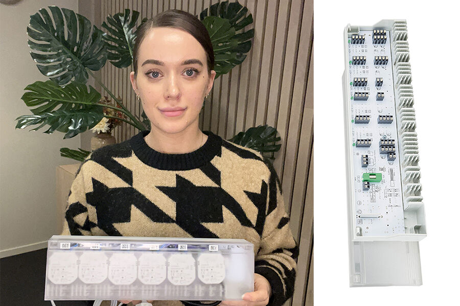 Ine Dagfinrud, smarthjemansvarlig i Eaton, viser frem den nye tilkoblingsenheten som lanseres i disse dager.