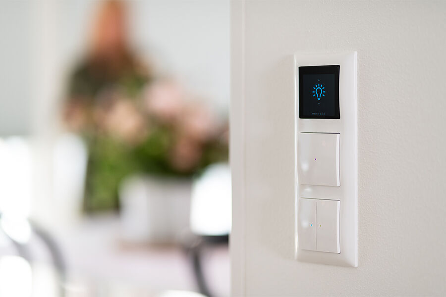 De nye panelene passer i standard veggbokser, og kan Integreres i bustilkobler. De har også innebygget romtermostat som noen av funksjonene.