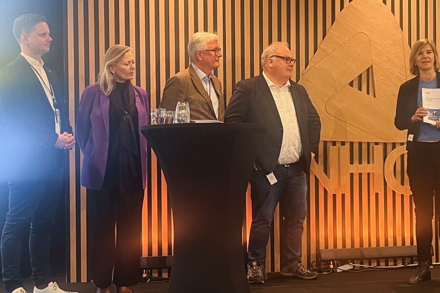 Fra venstre: Vidar Fiskum, Norsk Eiendom, Kristin Lind, Fornybar Norge, Tore Strandskog, Nelfo, Bård Folke Fredriksen, NBBL, og Statssekretær Elisabeth Sæther i Energidepartementet. Foto: NBBL