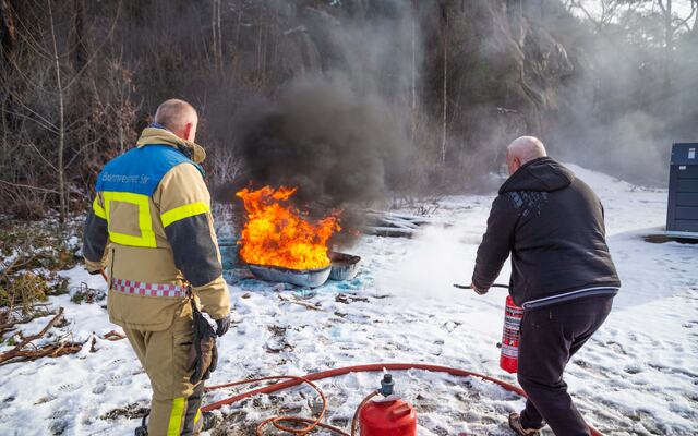 Slokking med pulverapparat.