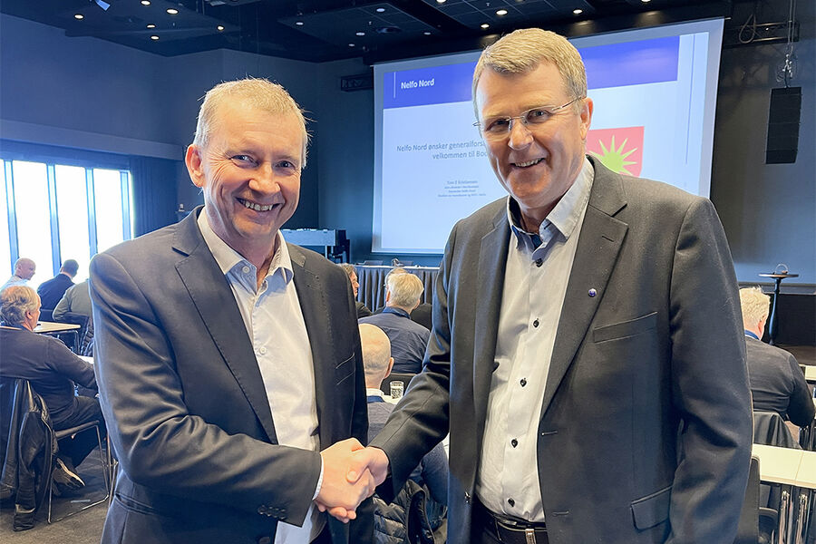 En enstemmig generalforsamling i Nelfo vedtok i dag å skifte navn til NHO Elektro. Rune Kolbeinsvik (t.h), leder for hovedstyret i Nelfo og Ove Guttormsen, administrerende direktør i Nelfo er begge fornøyde med navneendringen.