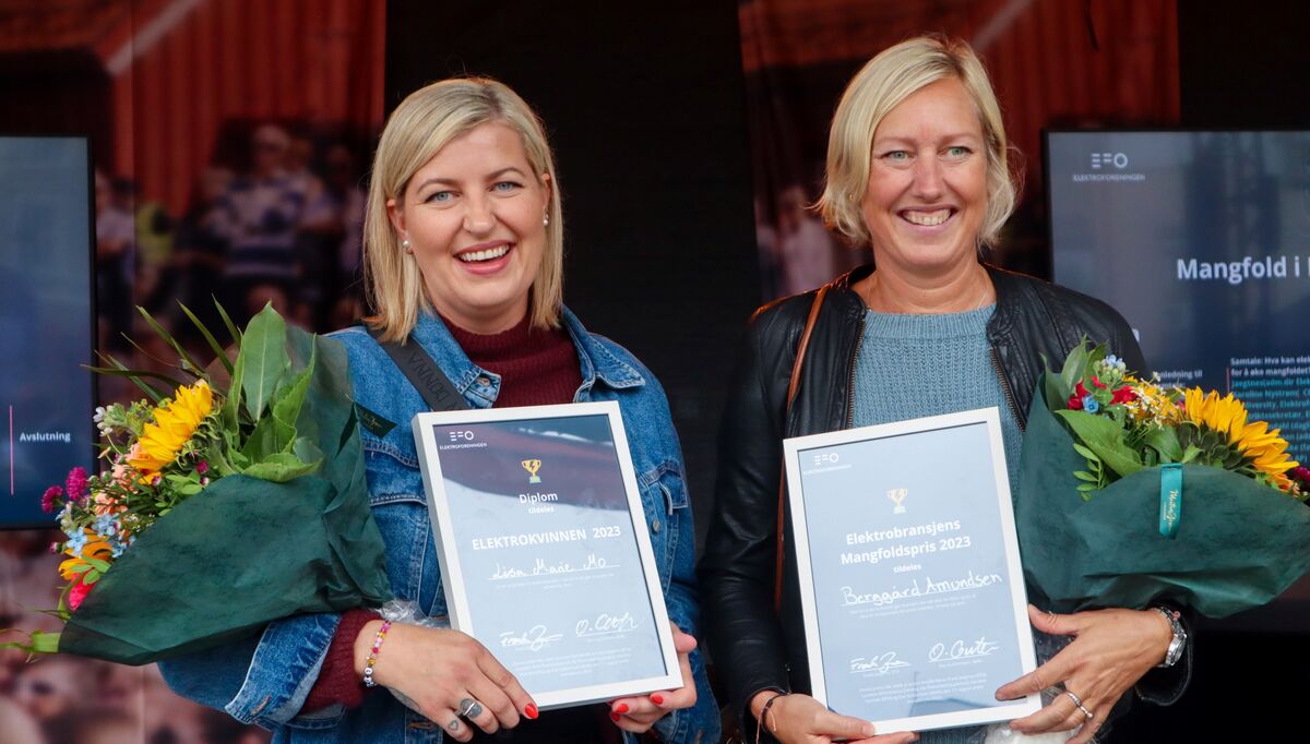Lisa Marie Mo (t.v.) vant prisen Elektrokvinnen 2023, mens Hege Amundsen Elvestad mottok prisen Elektrobransjens Mangfoldspris 2023 på vegne av sin arbeidsplass, Berggård Amundsen.