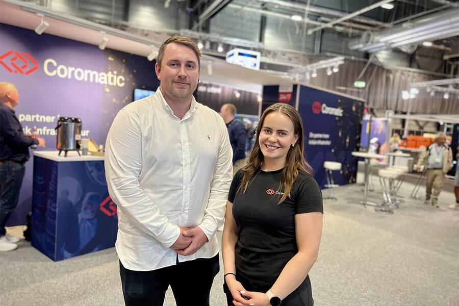 Mats Stølen og Victoria Bjørge ved lanseringen av Lærlinghåndboka - Foto Coromatic