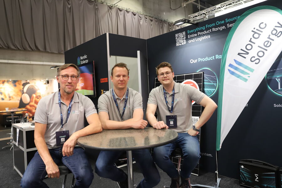 Ivar Mobekk, Glenn Holmen og Martin Rystad hos Nordic Solergy tilbyr fullfinansierte solcelleanlegg. 