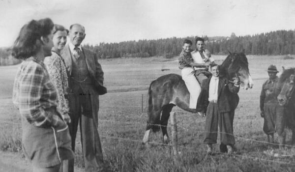 Familien Sachnowitz på Gjein gård. Foto: Vestfoldmuseene/privat