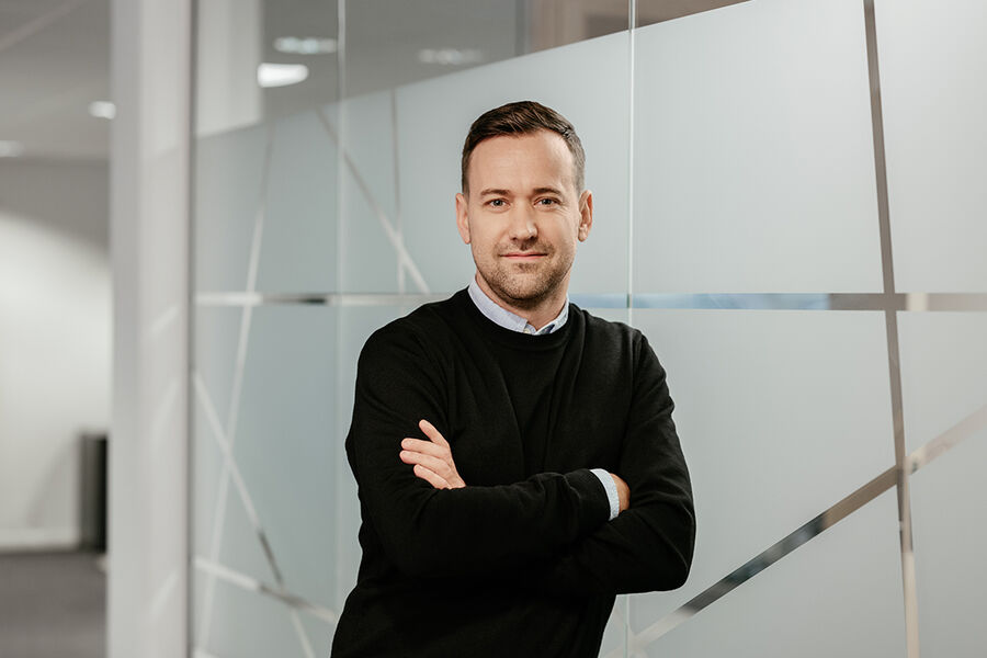 – For driftspersonell gir en digital tvilling en smidig og riktig tilgang til informasjonen som trengs under et oppdrag. Dette kan være prediktiv styring, i større grad automatisk og fjerntilgang på vedlikeholdsarbeid og lettere navigering i bygget, sier Lars Jørgen Stenvaag, kategorisjef Elektro i Backe. Einar Aslaksen. Einar Aslaksen