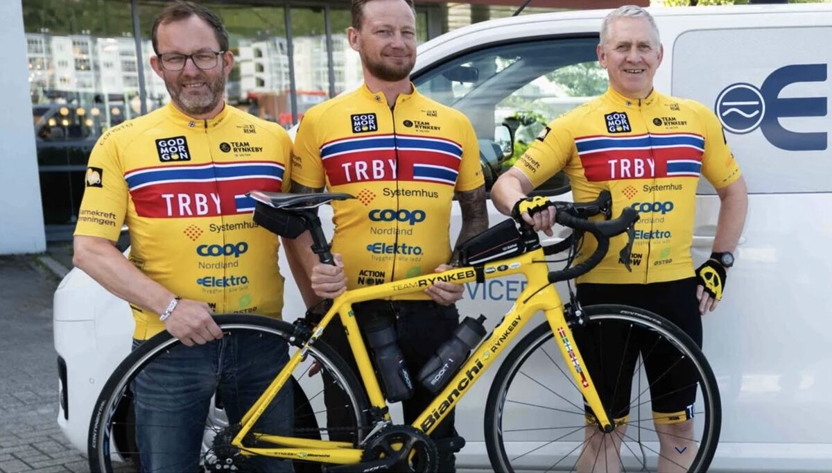 Wiggo Bjørnerud, Bjørnar Reinholdtsen og Stephen Anker Antonsen er klare for sykkelturen fra Bodø til Paris. Foto: Bodø Elektro.