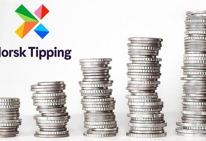 Norsk tipping logo, med stabler av mynter