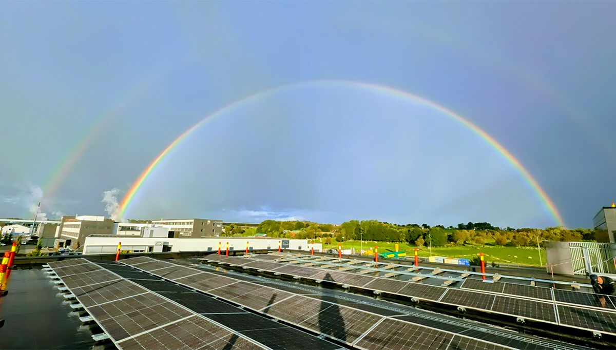 I starten av oktober settes et nytt solcelleanlegg i drift på taket til elektrogrossisten Onninen Mega Express Forus. Det nye anlegget skal stå for rundt 40 prosent av eiendommens totale energibehov.