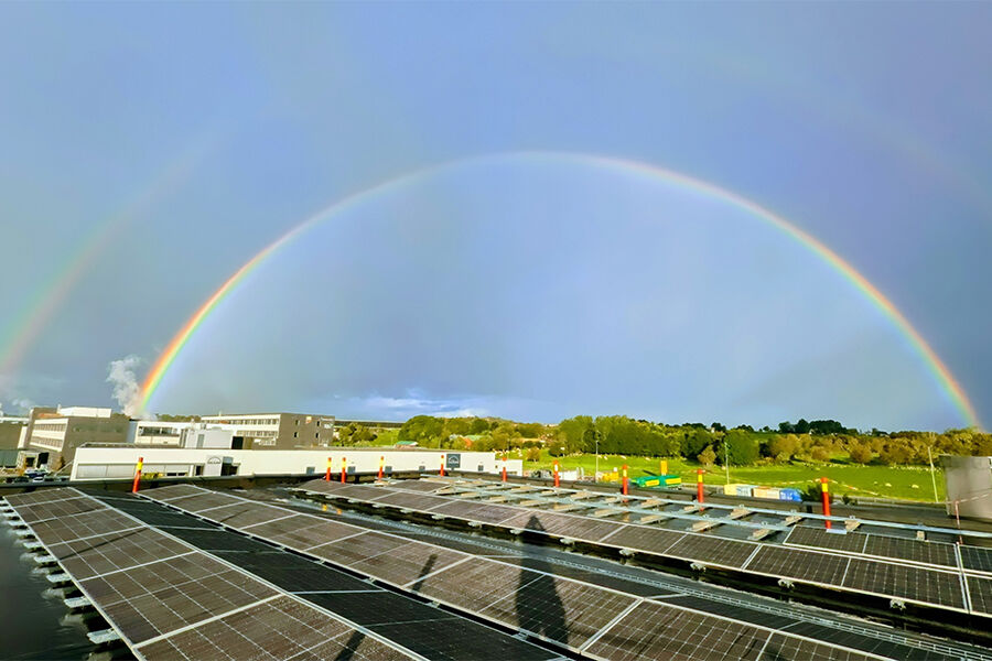 I starten av oktober settes et nytt solcelleanlegg i drift på taket til elektrogrossisten Onninen Mega Express Forus. Det nye anlegget skal stå for rundt 40 prosent av eiendommens totale energibehov.