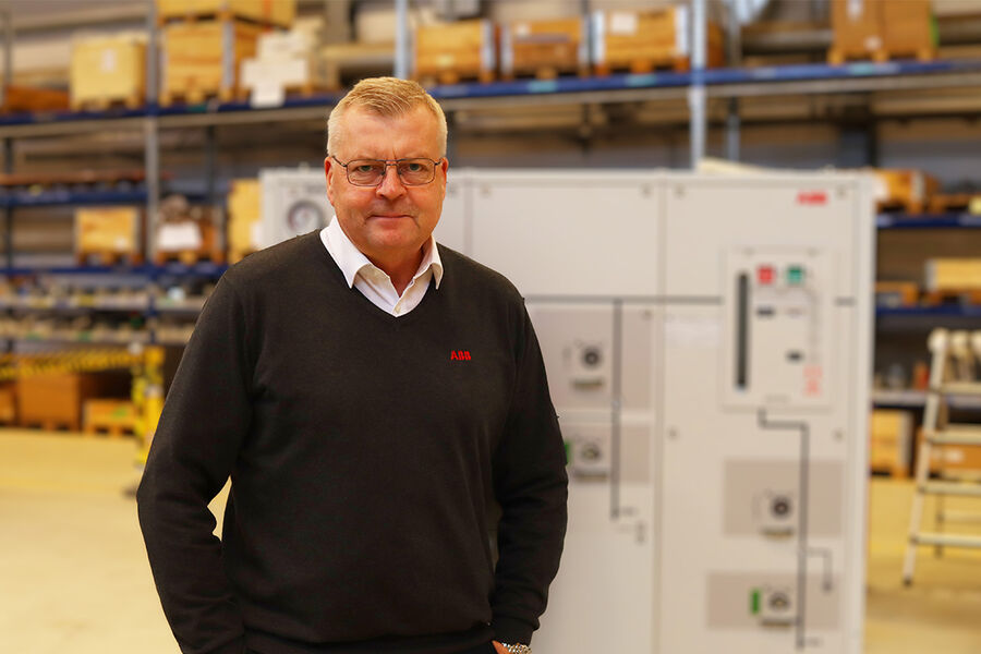 Gøran Salomonsen, daglig leder for ABB Electrification i Norge, forteller at usikkerheten blant norske beslutningstakere er stor, og Norge henger etter EU på innføring av klimagassforbud.