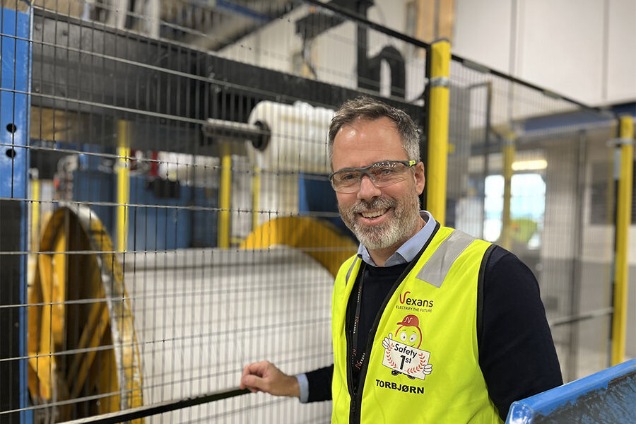 - Våre nye kabler vil få de samme gode egenskapene som elektrikerne er vant med, sier fabrikksjef Torbjørn Blomsnes i Nexans.