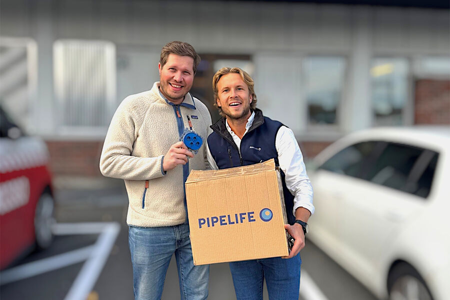 Fabian Styrmoe, daglig leder i Elkonor-medlem Oslo Elektriske, og Simen Hoen Larsen, distriktssjef i Pipelife Norge.