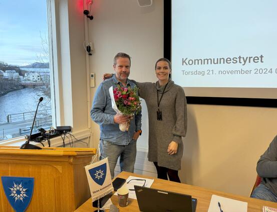 På bildet: Lokal innføringsleder Torben Ness og ordfører Marit Liabø Sandvik