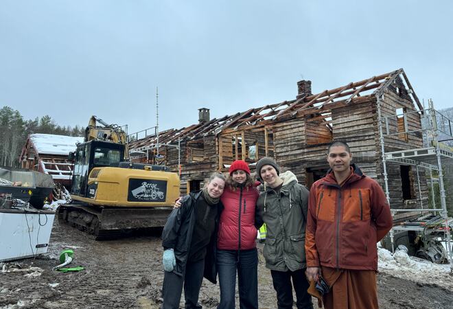 På bildet fra venstre: Hennie Hilde Skare (Heim kommune), Runa Tunheim (Lys i Gamle Hus) Johannes Leidal (Way of Life), Ben (Way of Life)