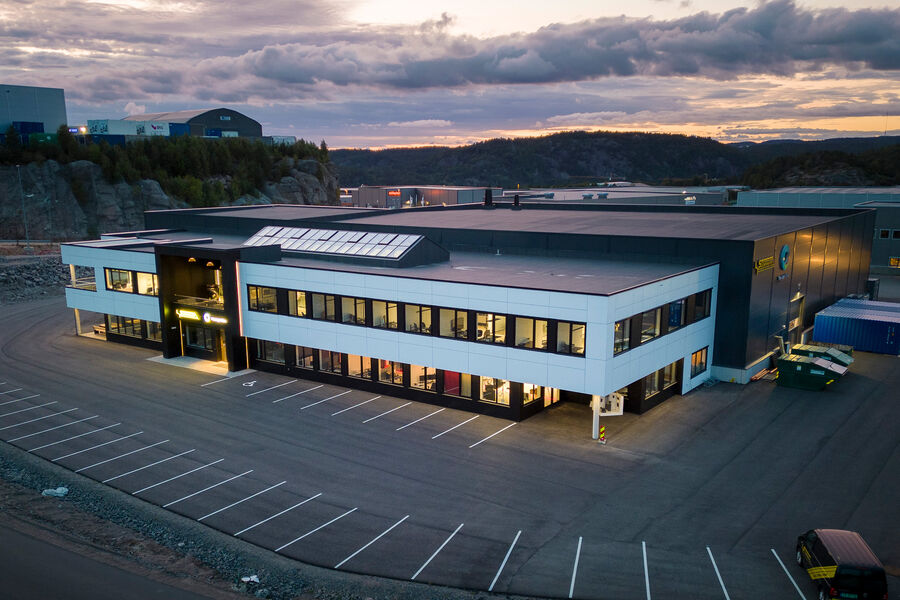 Lyskomponenter er en lokaleid bedrift som ble etablert i 1991 med hovedkontor i Kristiansand.