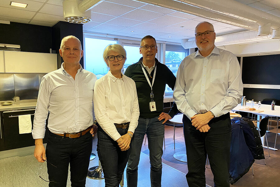 På bildet ser vi fra venstre, Helge Marchmann Andersen, Etrygg, Elisabeth Krokeide, Elsikkerhet Norge, Rune Lid, Etrygg, og Eivind Belsvik, Elsikkerhet Norge.