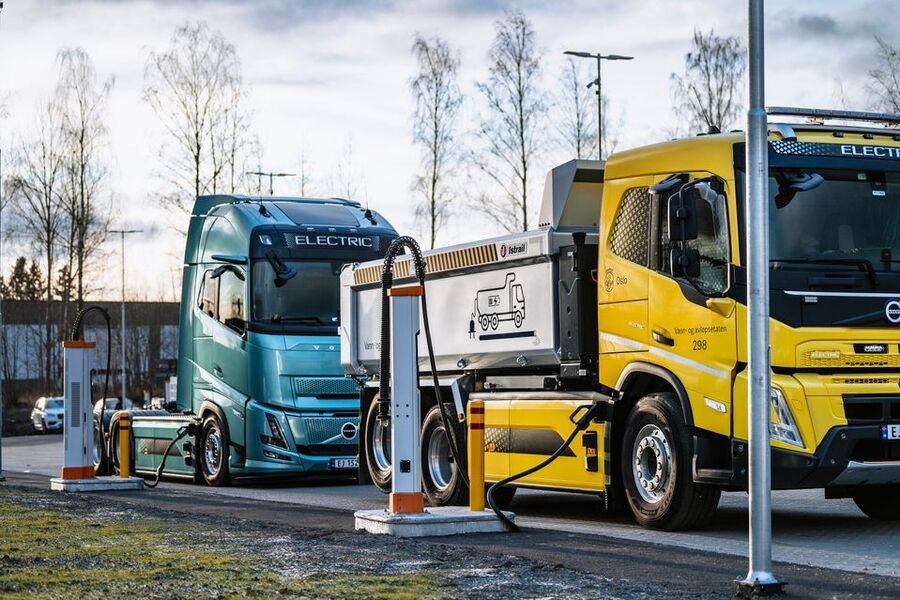 – Det er gode nyheter at vi klarer å elektrifisere flere av de tunge lastebilene, fordi det viser at elektriske kjøretøy kan brukes til stadig flere transportoppgaver. Men en salgsandel på kun 12,6 prosent er altfor dårlig, sier Christina Bu, generalsekretær i Norsk elbilforening. Foto: Jamieson Pothecary, Norsk elbilforening.