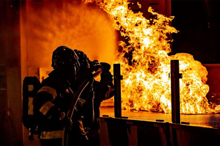 Batteribranner kan ha rask varmeutvikling og frigjøre eksplosive og giftige gasser. Illustrasjonsfoto: Pixabay