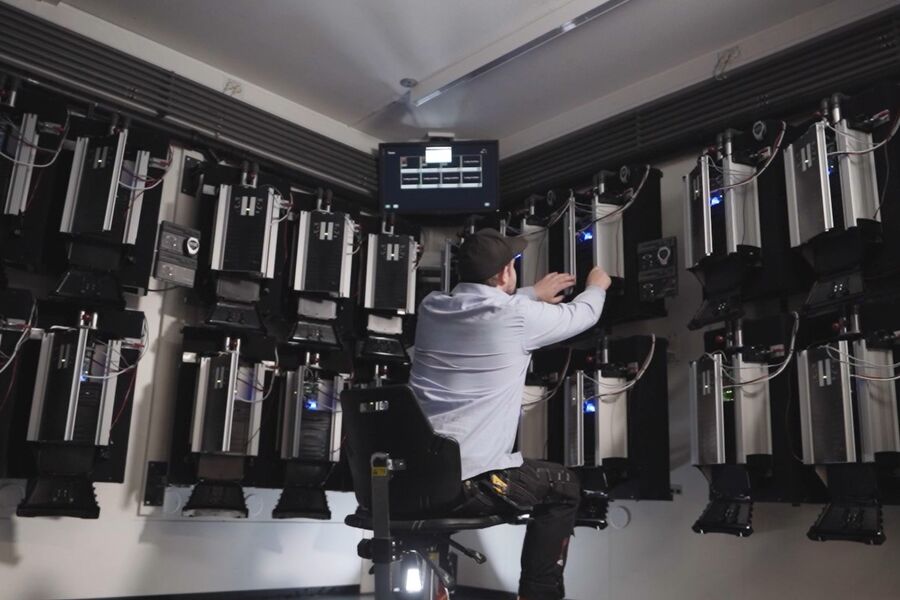 I testprosesser er det viktig for Elotec å teste på fokusgrupper som ikke har erfaring med slike produkter. 