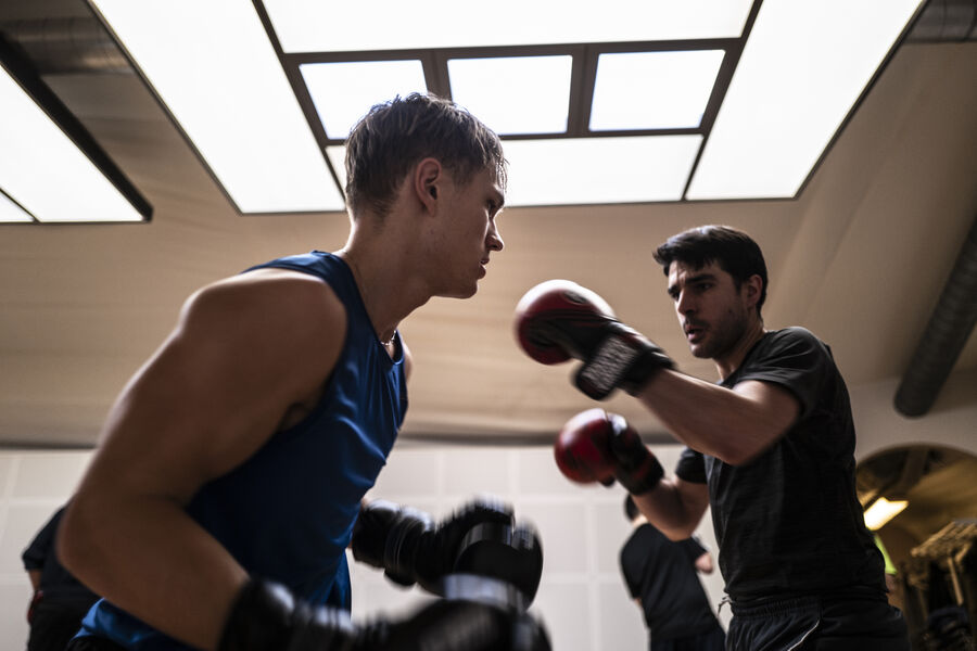 Nå har Bergen Sparta Bokseklubb invitert lyset inn i klubbens multifunksjonelle treningsrom.