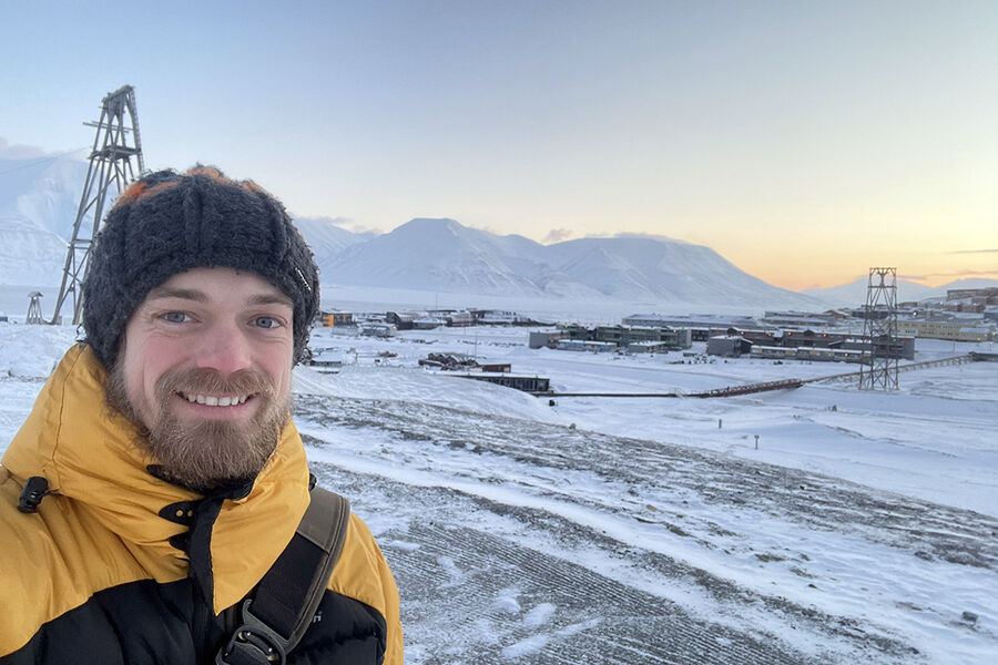 Håkon Duus, solenergi- og batterispesialist i Mulitconsult, forteller at batterier har blitt en viktig og sentral del av «det nye» kraftsystemet med fornybar energi.