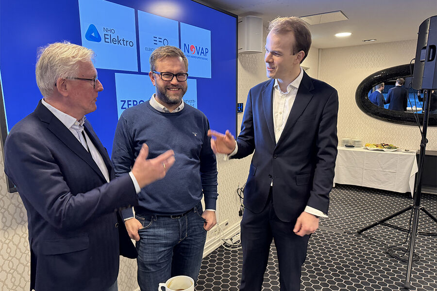 Tore Strandskog, næringspolitisk direktør i NHO Elektro, Carl Christian Strømberg, CGO hos Solcellespesialisten, og Svend Boye, partner i THEMA Consulting, drøfter hvilke totale konsekvenser som kan bli følgende av regjeringens innføring av «Norgespris».