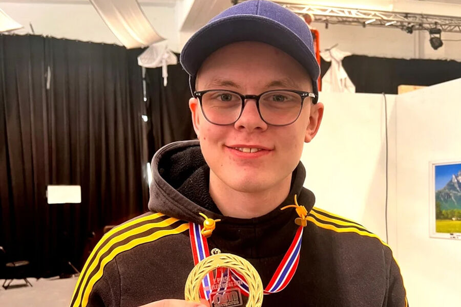 Elektrolærling og NM-vinner Thomas Christensen forsvarer Norges ære når vi møter Danmark i toppoppgjøret om elektrofaget.