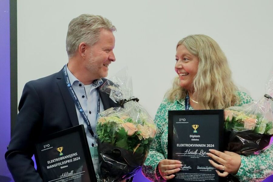 Runar Hansesætre, administrerende direktør i Ahlsell, mottok prisen Elektrobransjens Mangfoldspris på vegne av sin arbeidsplass, mens Heidi Lie, Forbundssekretær i EL og IT-forbundet ble kåret til Årets Elektrokvinne 2024. Foto: EFO