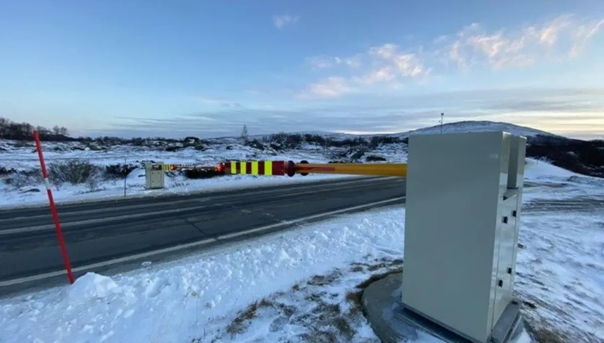 Stengebommer på fjelloverganger inngår i elektrokontrakten som Statens vegvesen nå skal inngå med en entreprenør som skal holde elektroinstallasjonene langs riksvegnettet i Innlandet vedlike i perioden 2025-30. Foto: Lars Magnar Allergodt / Statens vegvesen