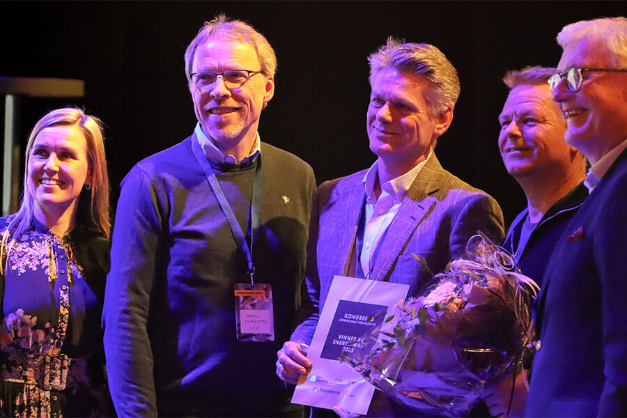 Fra venstre: Linda Ørstavik Öberg fra Huseierne, Morten Gulbrandsen, Frank Abelsen og Vegar Omholt fra Kongsberg Kommune og Tore Strandskog fra NHO Elektro. Foto EFO