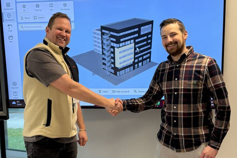 – Vi gleder oss til å gjennomføre prosjektet sammen, sier prosjektleder Eirik Grafsrønningen i Veidekke (t.v.), som signerte kontrakten sammen med prosjektleder Paul Lizureck (t.h.) i Bravida.