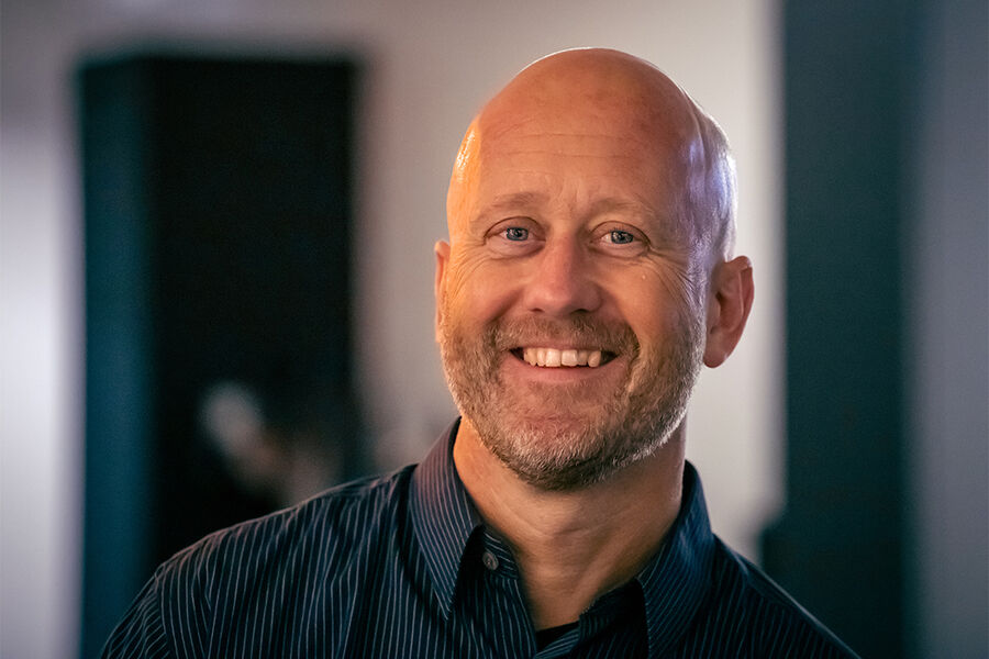 Sven Arild Bransdal, markedssjef i EL-PROFFEN, gleder seg over den positive økningen i antall søkere til elektro og datateknologi ved de videregående skolene.