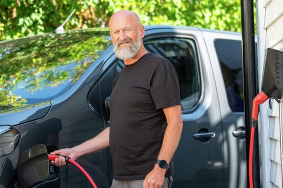 Hjemmelading med enkel refusjon effektiviserer arbeidsdagen for både sjåføren og bedriften. Foto: Jamieson Pothecary/elbil.no
