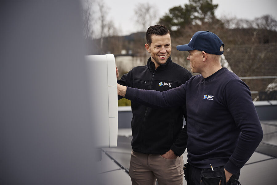 – Bransjen har nok for lett å stå fast i samme spor i forhold til hvordan vi former våre lærlinger, mens samfunnet rundt oss endres og utvikles, sier Ole Morten Furseth, daglig leder i Smart Elektro. Foto: Benjamin A. Ward / Smart E