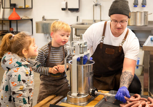 Pølsemaking på Geitmyra
