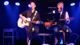The Sixpence Brothers spiller i lavvoen