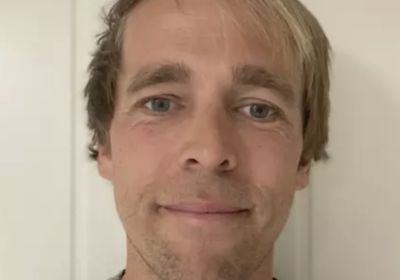 LÆRERPRIS: Karl Petter Fon vinner 50 000 kroner og et diplom. Pokalen er kun til illustrasjon i denne sammenhengen. Foto: Skjermdump fra Videnskaps-akademiets hjemmeside.