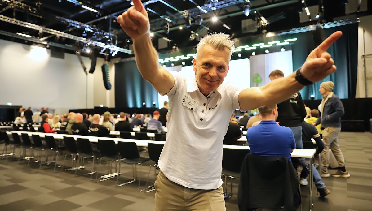 – Elektrikerne står for den praktiske verdiskapingen i bedriftene og har således en nøkkelrolle. Vi ønsker å heie på dem og sekundere dem for at de skal være mest mulig rustet til å møte framtidige krav og forventninger. I Elkonor har vi verktøyene som skal til for å lykkes, sier den alltid påkoblede Elkonor-sjefen Baard-Espen Hansen.